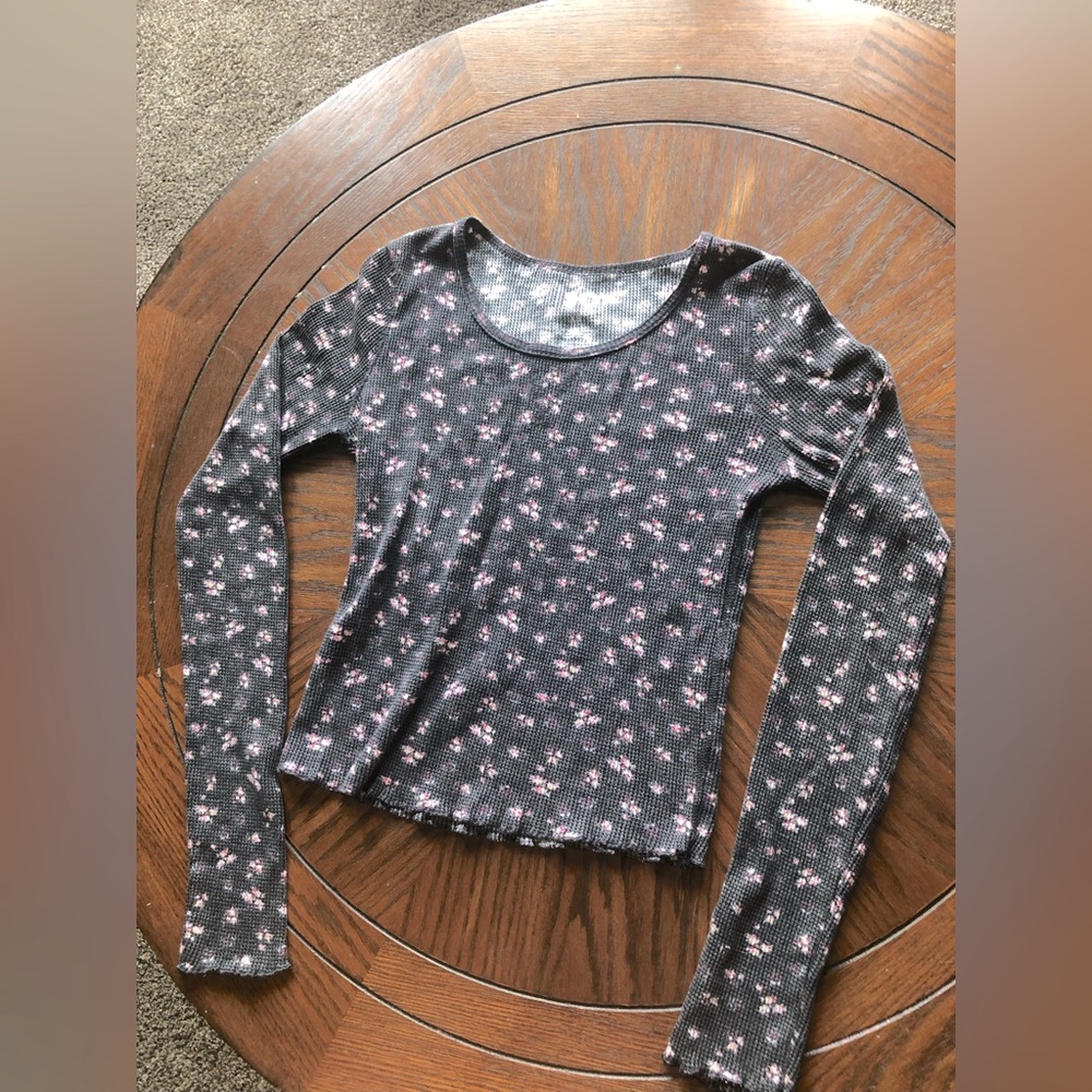 Tight flower shirt